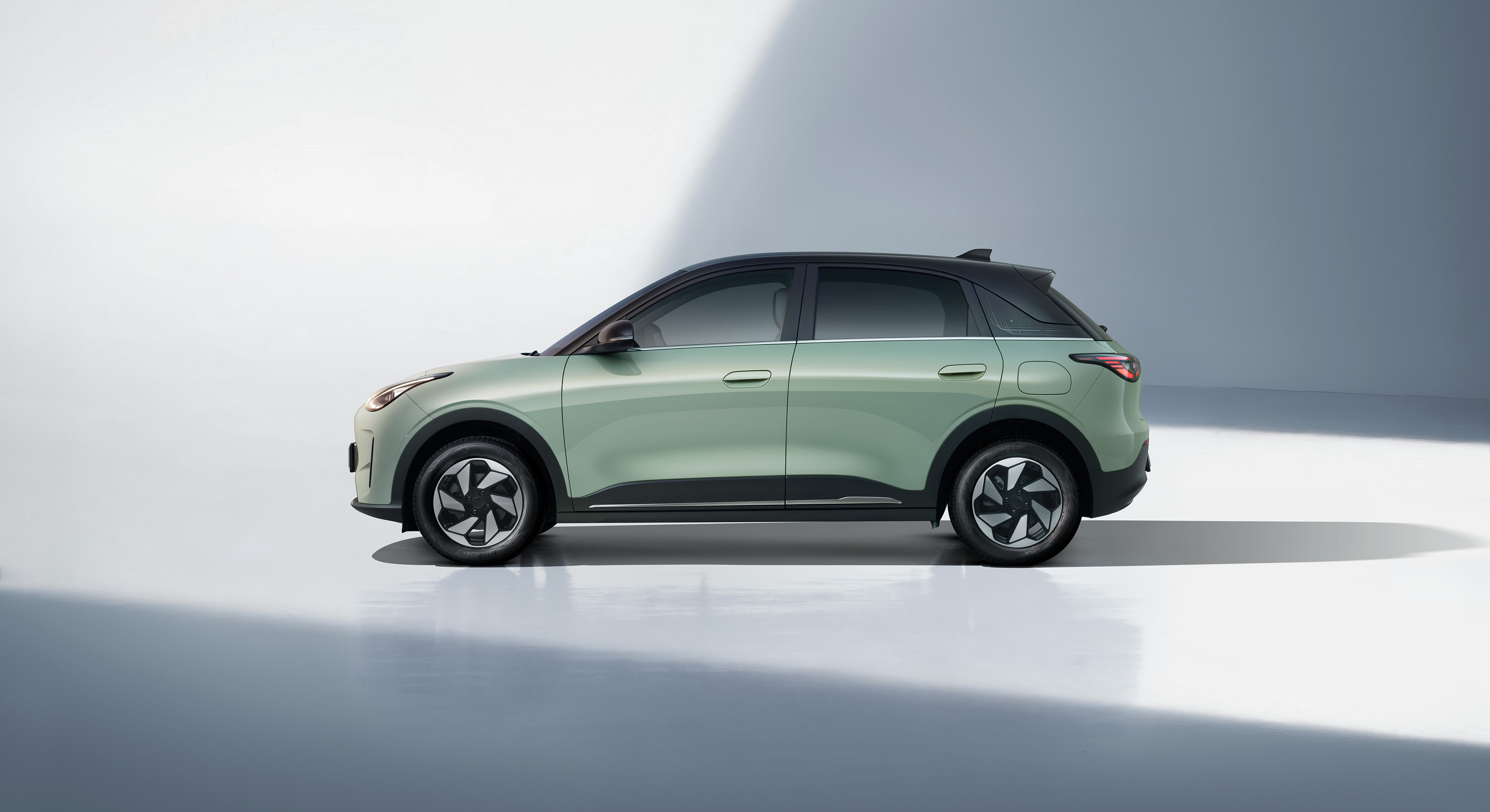 Compact in size. Confident in style.